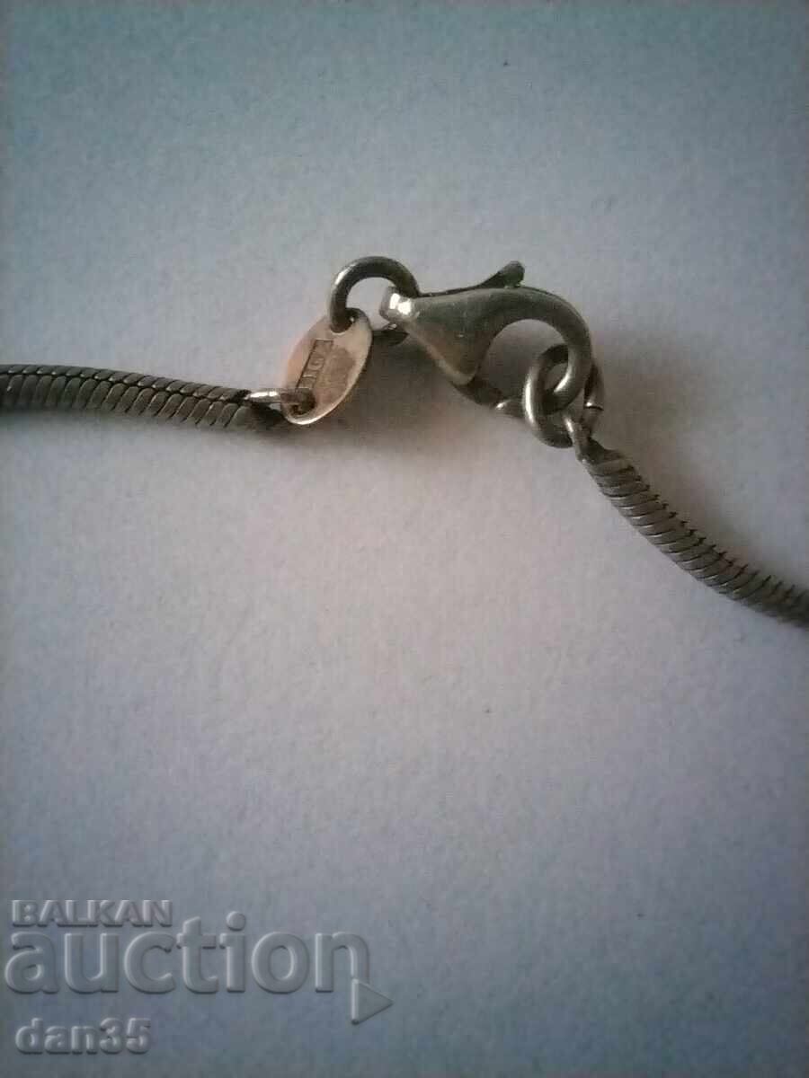 Licitație Guler mare vechi cu piatră Licitație Guler mare vechi cu piatră