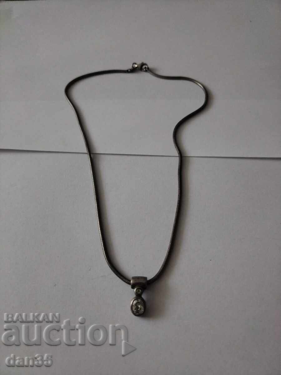 Guler mare vechi cu piatră Guler mare vechi cu piatră