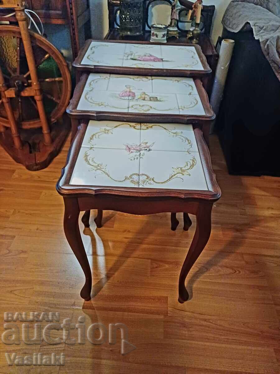 Όμορφα τραπεζάκια από μαόνι Ρωμαίος και Ιουλιέτα με τιμή 51.00 BGN | € 26.08