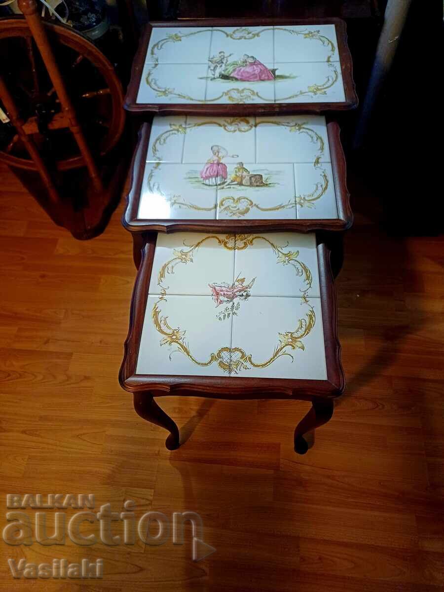 Όμορφα τραπεζάκια από μαόνι Ρωμαίος και Ιουλιέτα