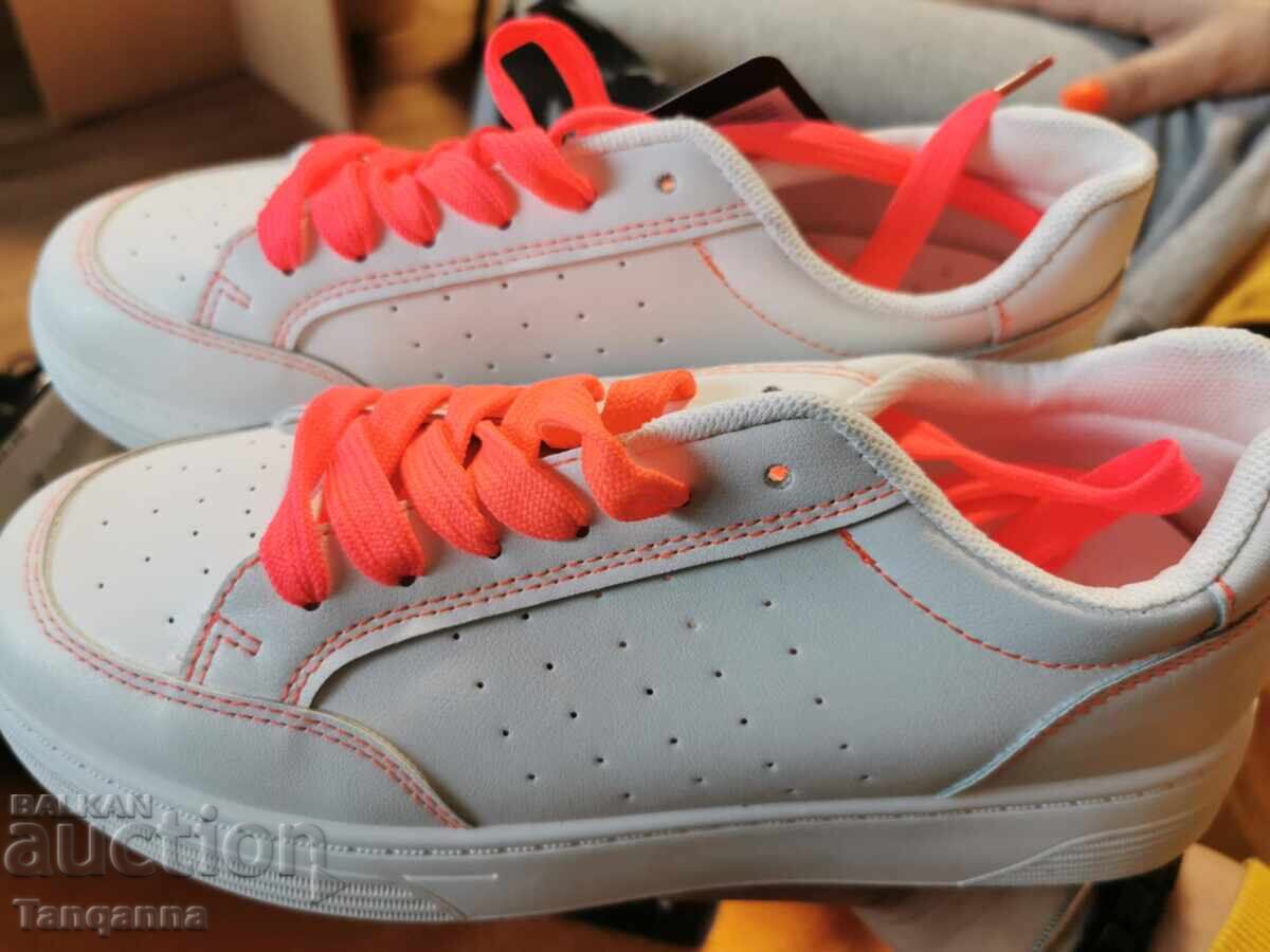 Pantofi sport noi, mărimea 38 cu preț 30.00 BGN | € 15.34 Pantofi sport noi, mărimea 38 cu preț 30.00 BGN | € 15.34