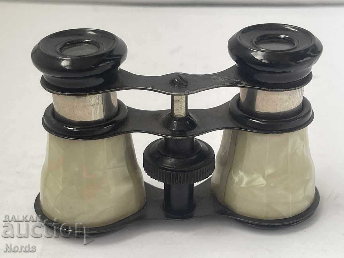 Κιάλια με μαργαριτάρι με τιμή 22.00 BGN | € 11.25 Κιάλια με μαργαριτάρι με τιμή 22.00 BGN | € 11.25