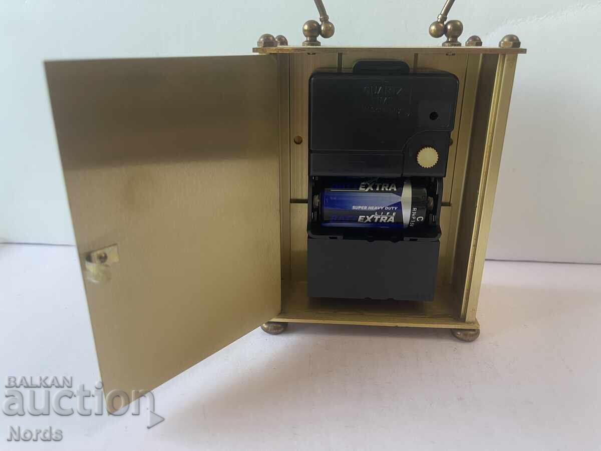 Delivery of A metal watch Delivery of A metal watch