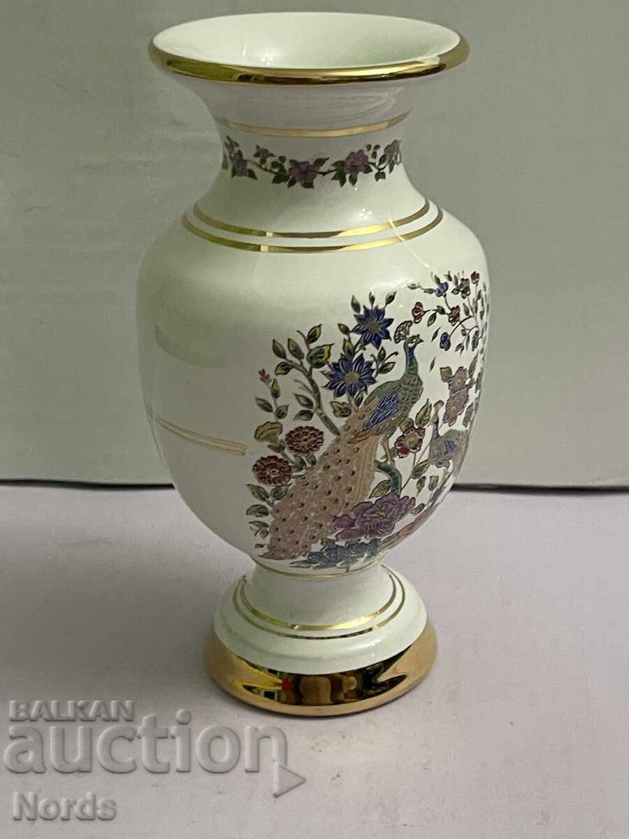 Licitație O vaza frumoasa de portelan Licitație O vaza frumoasa de portelan