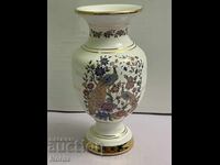 Красива порцеланова ваза