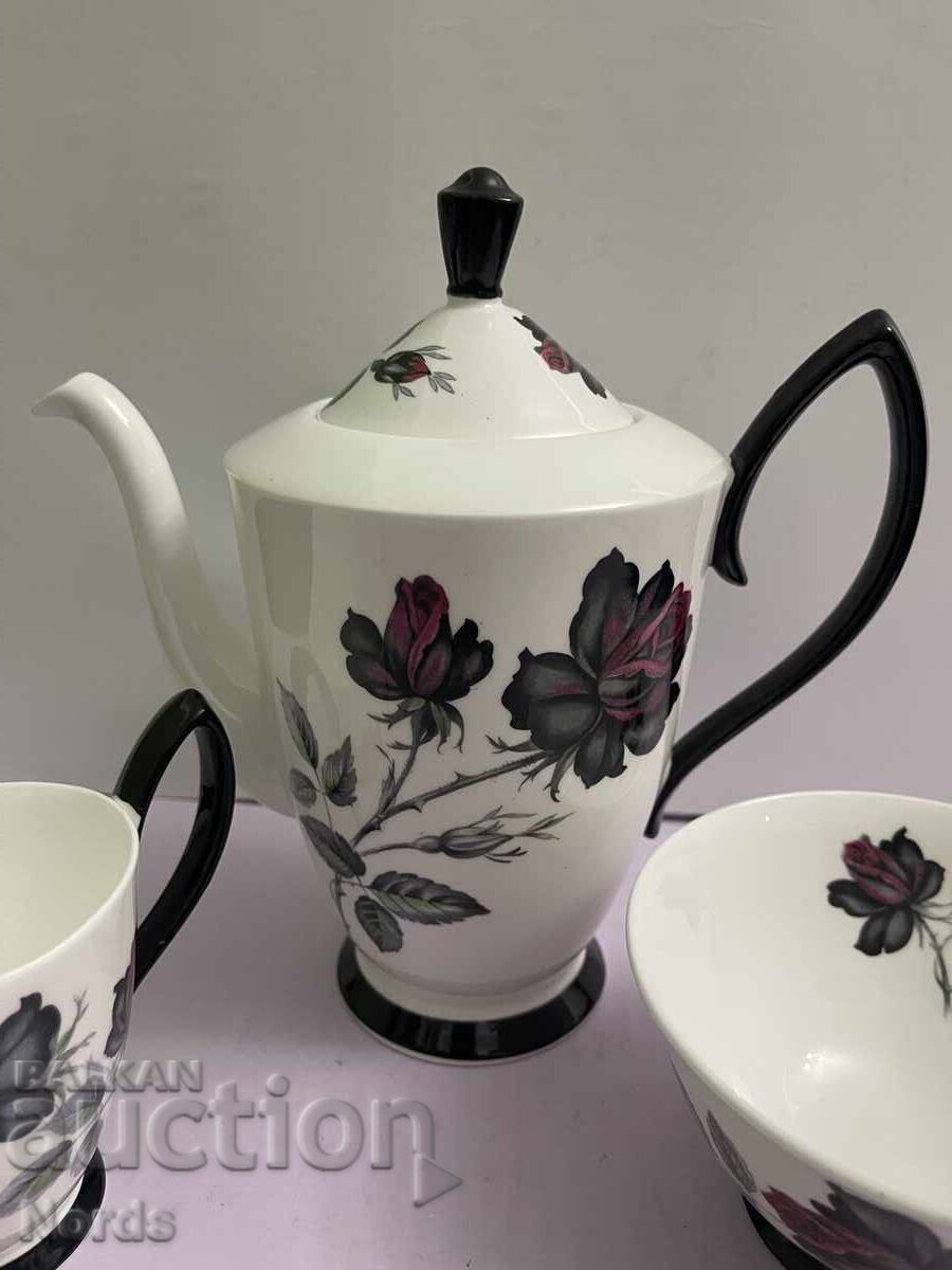 Royal Albert красив комплект с цена 34.56 лв. | € 17.67 Royal Albert красив комплект с цена 34.56 лв. | € 17.67