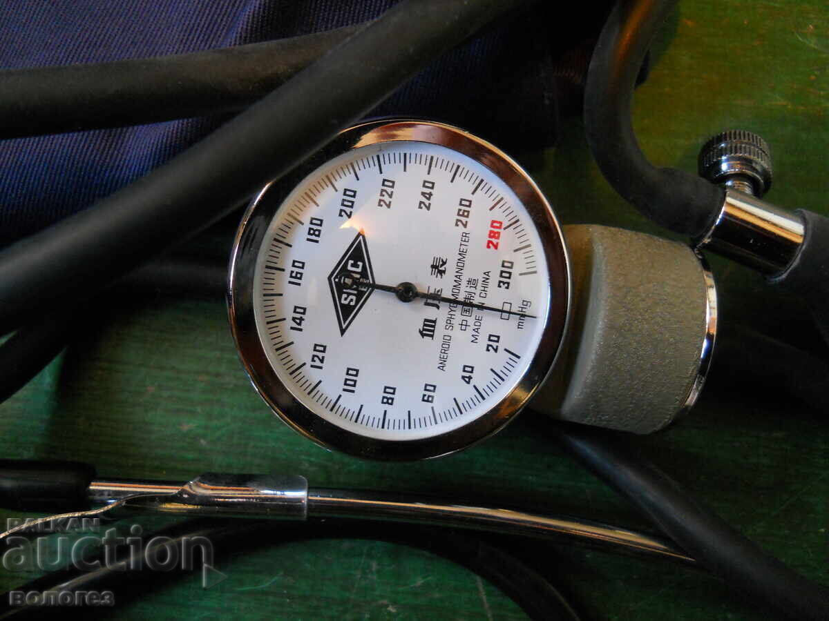 Auction  Blood pressure machine and stethoscope - doctor's headset