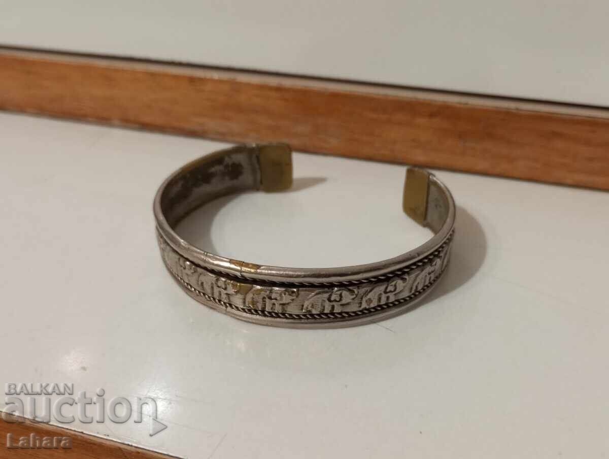 Старинна ретро гривна с цена 0.11 лв. | € 0.06