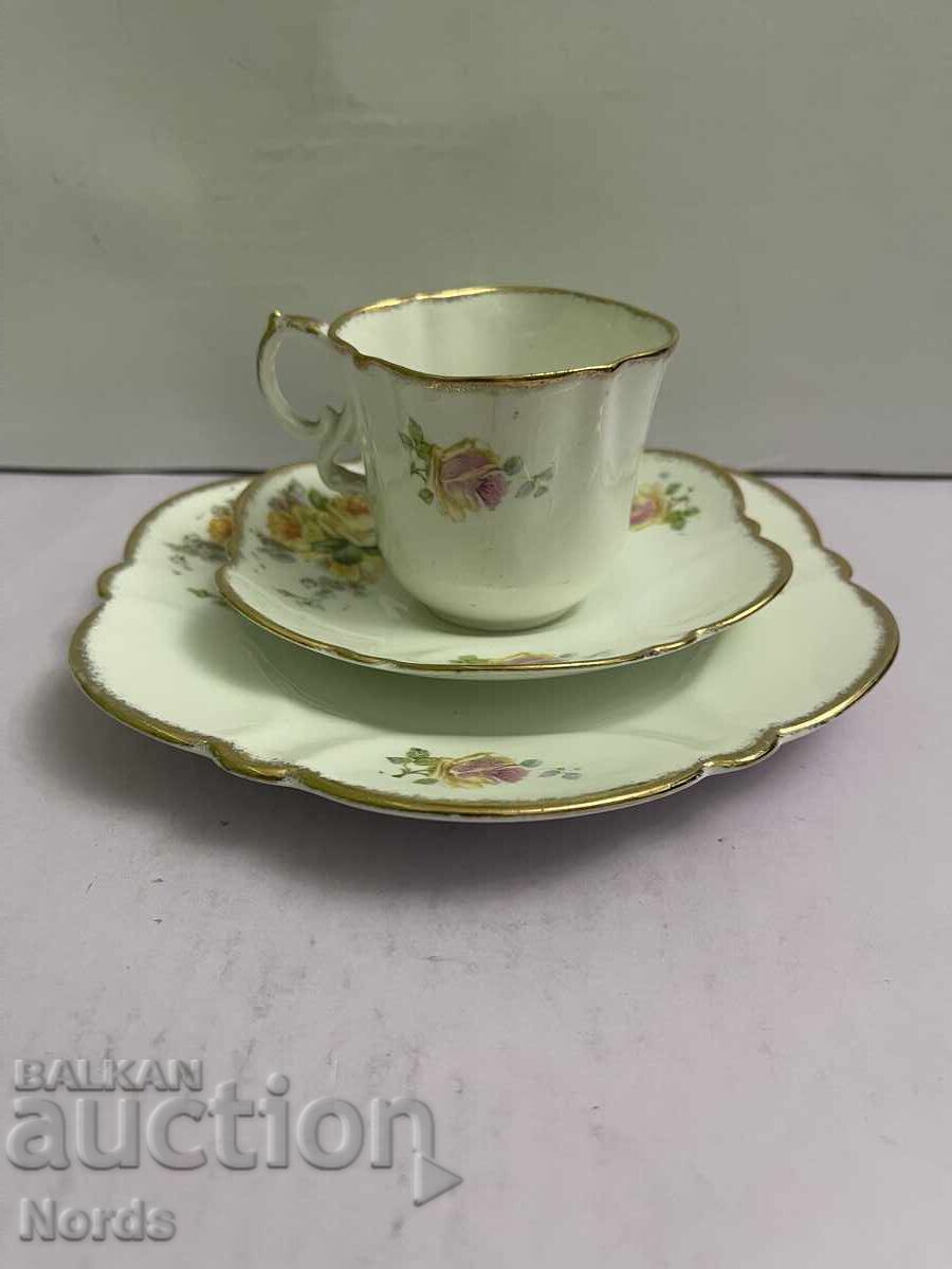 Аукцион Винтидж английски троен сет за чай Аукцион Винтидж английски троен сет за чай