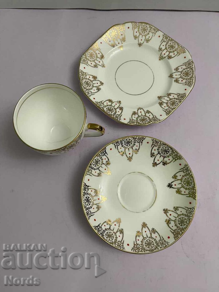 Аукцион Винтидж английски троен сет за чай Аукцион Винтидж английски троен сет за чай