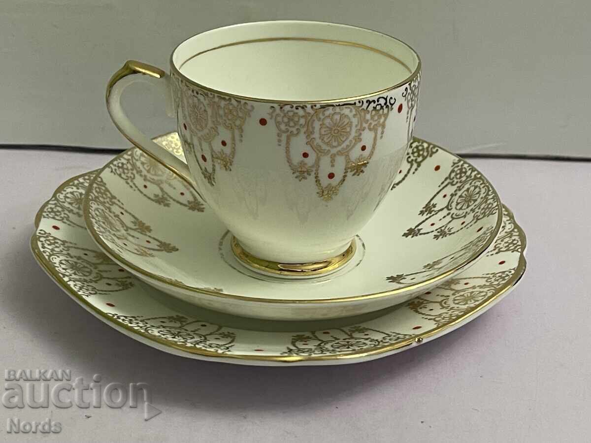 Винтидж английски троен сет за чай Винтидж английски троен сет за чай