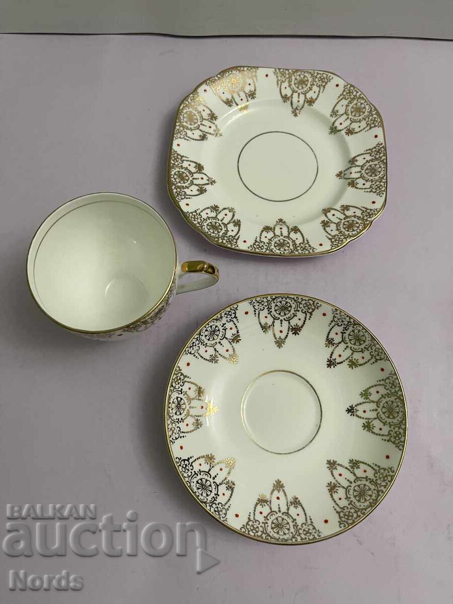 Аукцион Винтидж английски троен сет за чай Аукцион Винтидж английски троен сет за чай