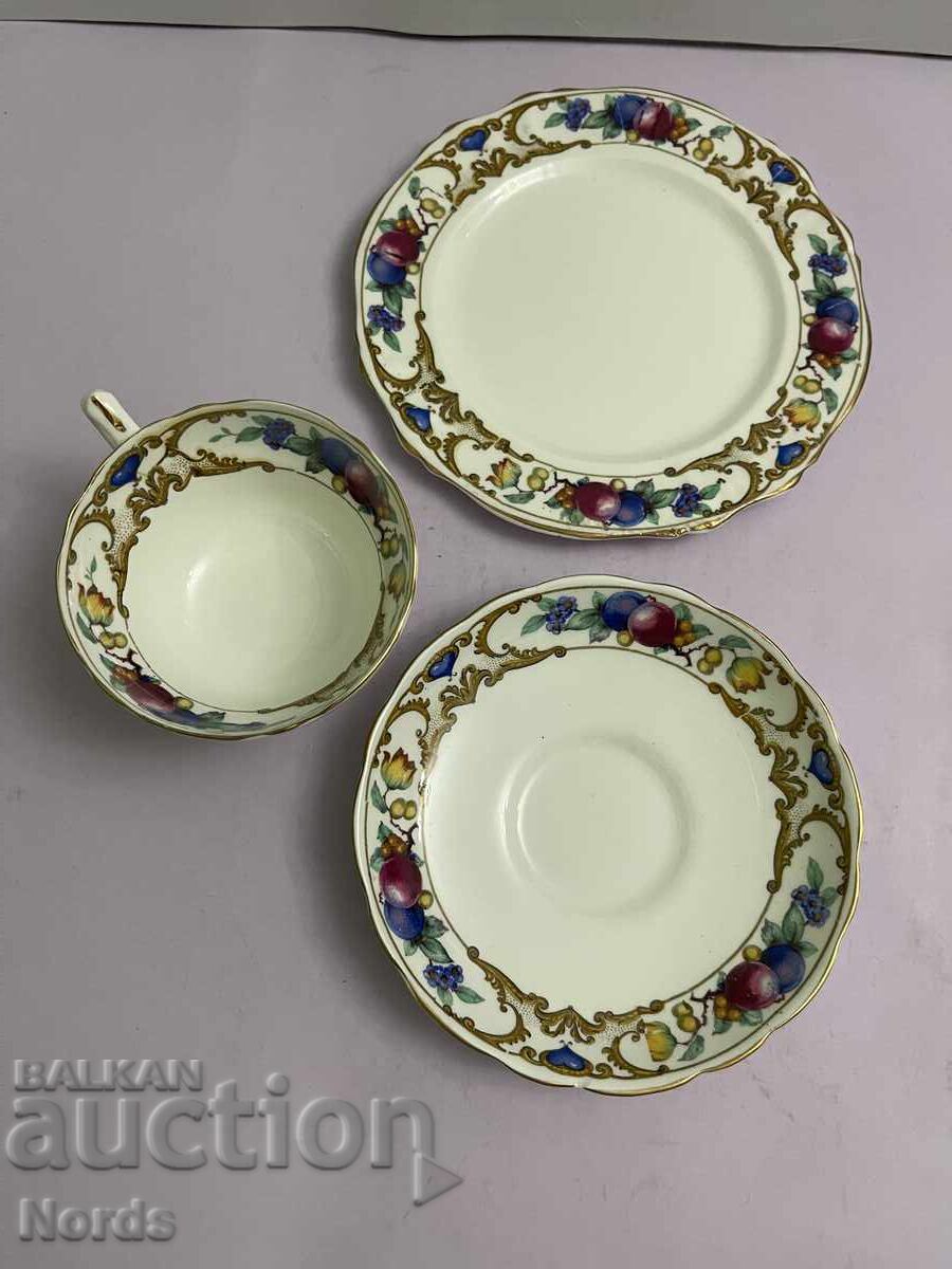 Аукцион Винтидж английски троен сет за чай Аукцион Винтидж английски троен сет за чай