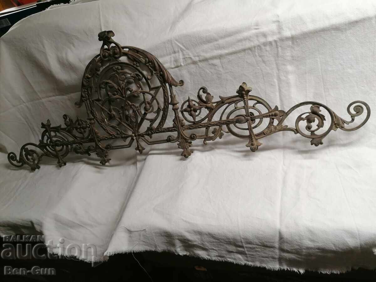 Auction  Antique bronze bed ornament