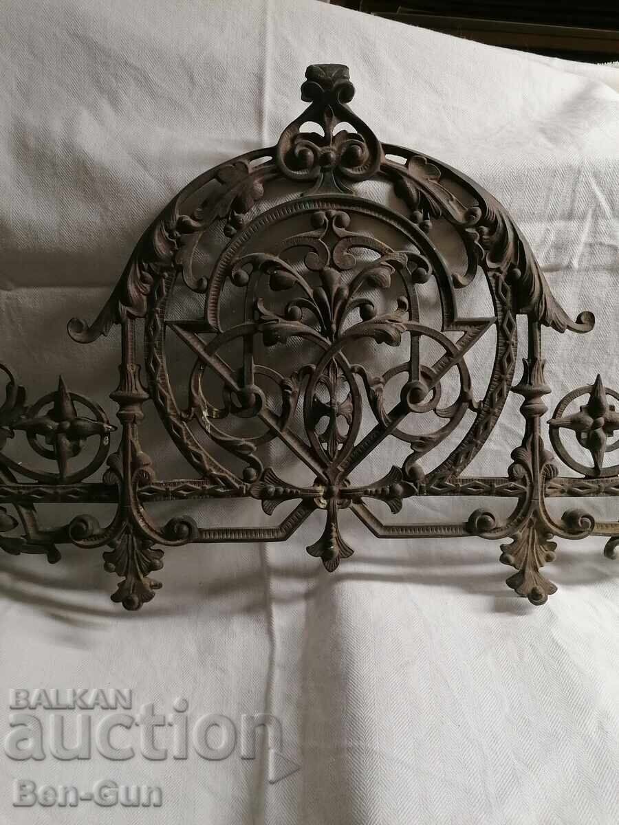Delivery of Antique bronze bed ornament