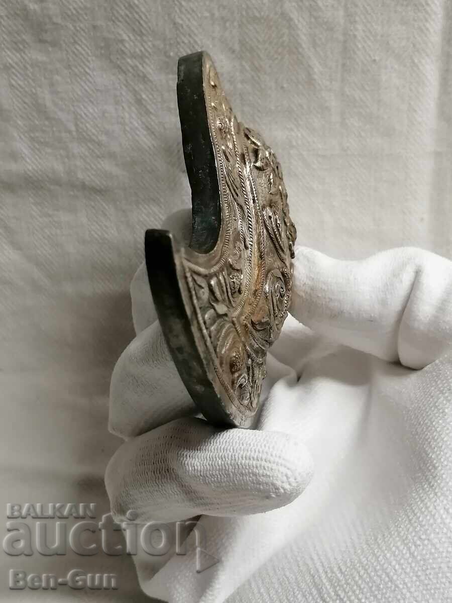 Δημοπρασία Ασημένια πόρπη μισή αυθεντική Δημοπρασία Ασημένια πόρπη μισή αυθεντική