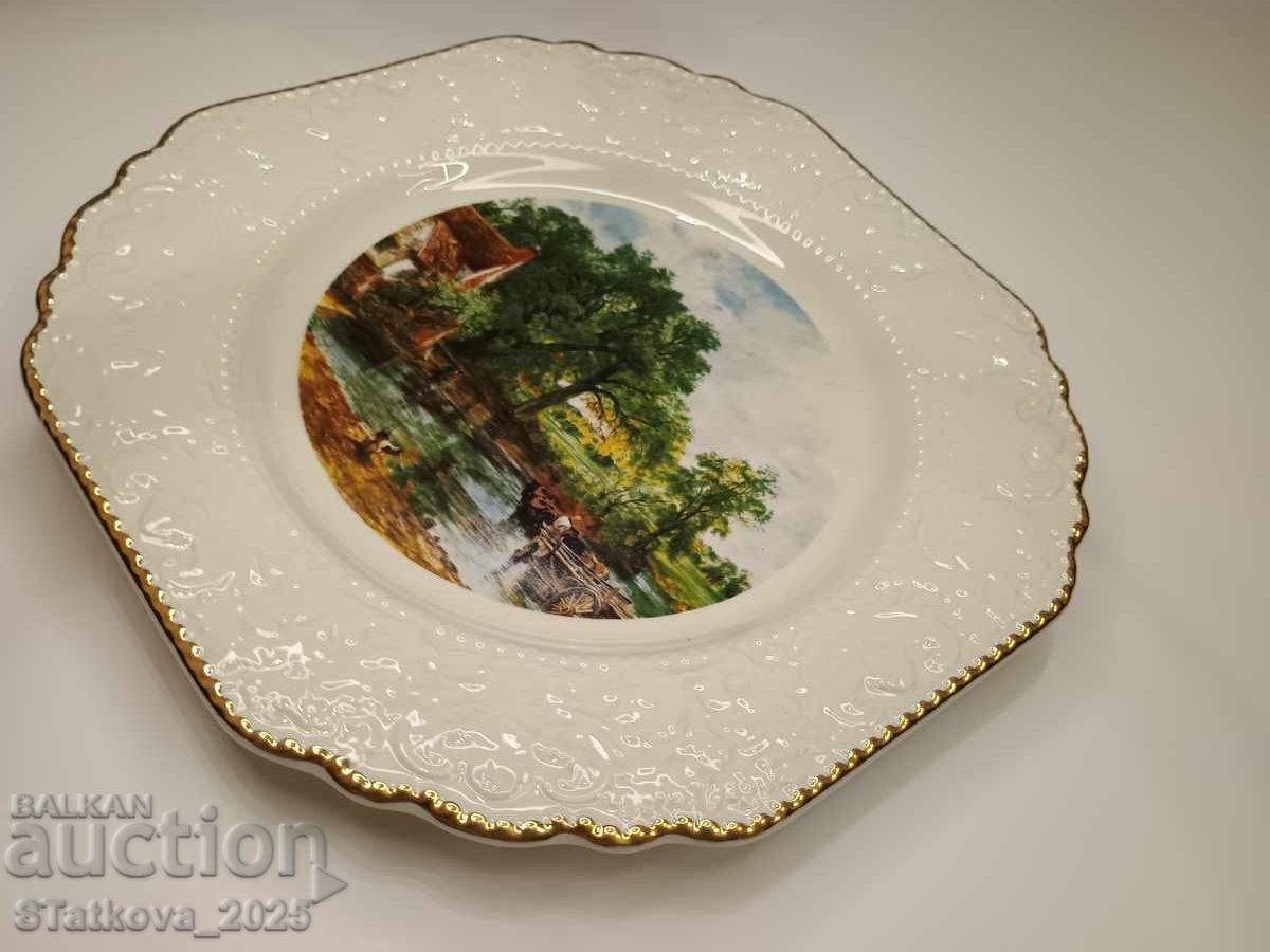 Стара порцеланова декоративна чиния с цена 40.00 лв. | € 20.45