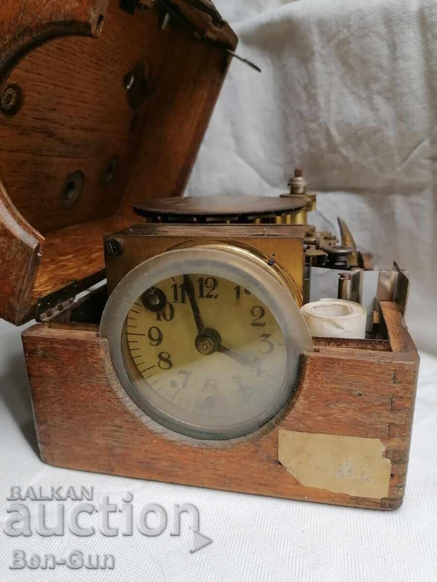 Часовник за отчитане времето на полета с цена 350.00 лв. | € 178.95 Часовник за отчитане времето на полета с цена 350.00 лв. | € 178.95