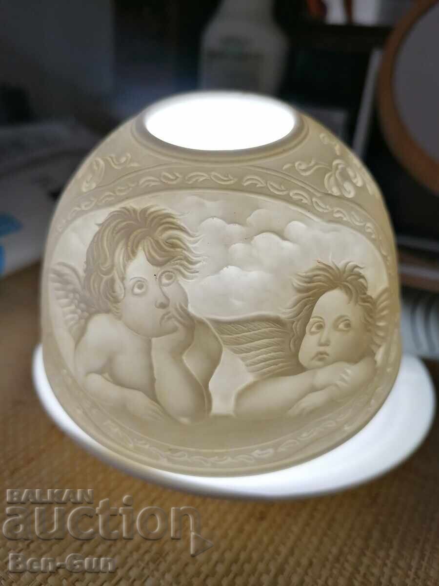 Preot pentru sărbători - porțelan cu preț 30.00 BGN | € 15.34 Preot pentru sărbători - porțelan cu preț 30.00 BGN | € 15.34