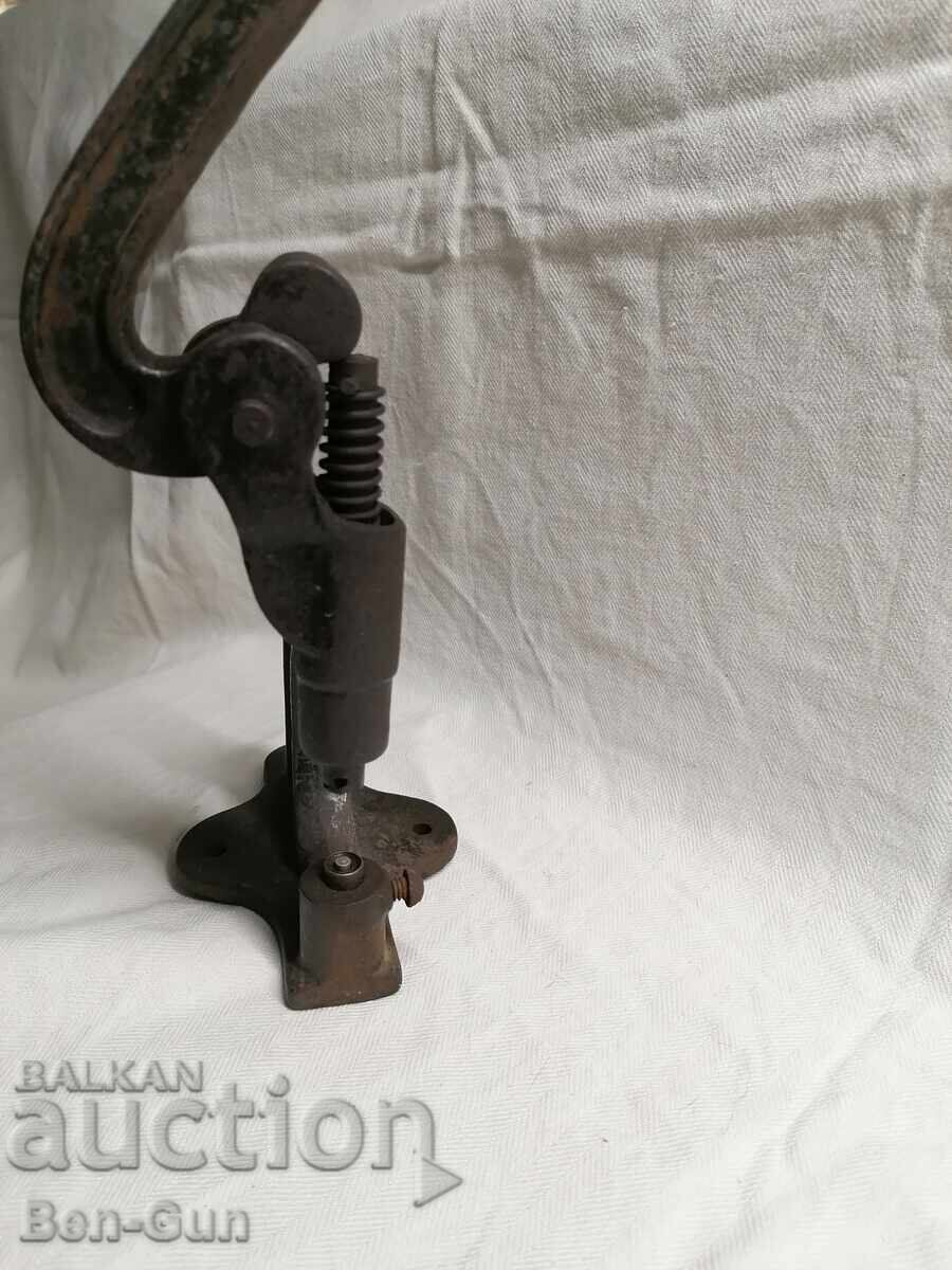 Delivery of Old metal tool Delivery of Old metal tool