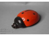 Figurină veche metalică, gâză (buburuză)