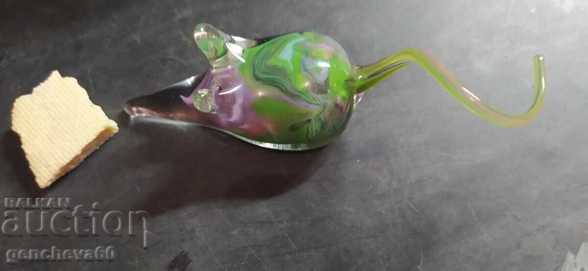 Delivery of Interesting Murano-style mouse figurine