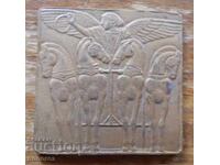 Placă „Zeița Victoriei Nike”