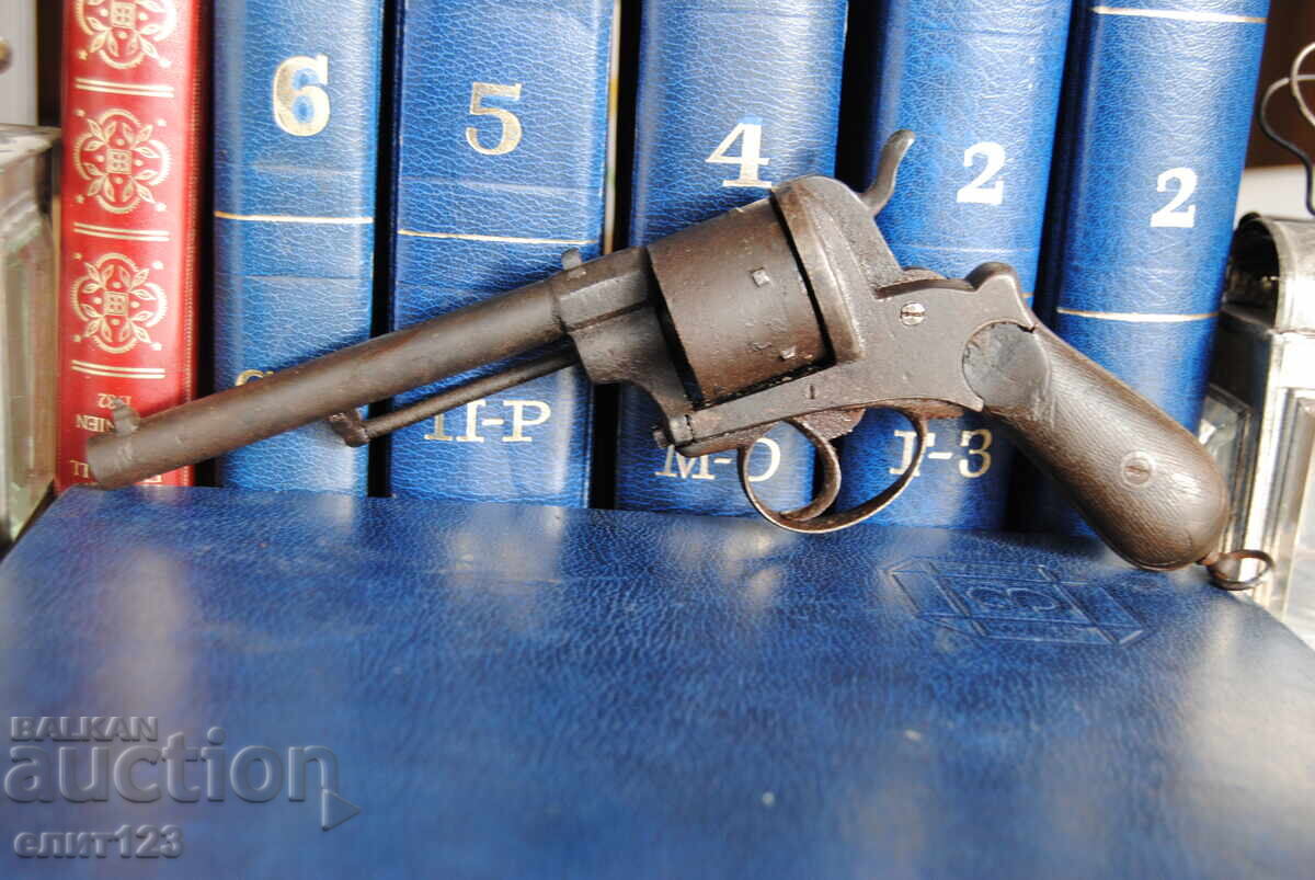 Ένα παλιό περίστροφο με τιμή 480.00 BGN | € 245.42