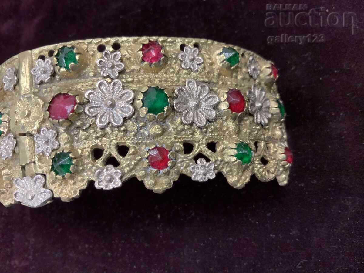 Delivery of Revival-era Gabrovo Sukai