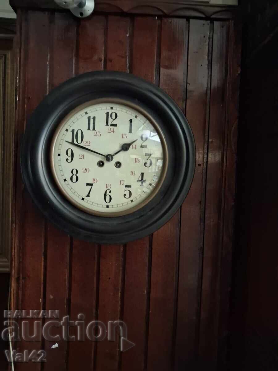 Стар железопътен стенен часовник с гонг