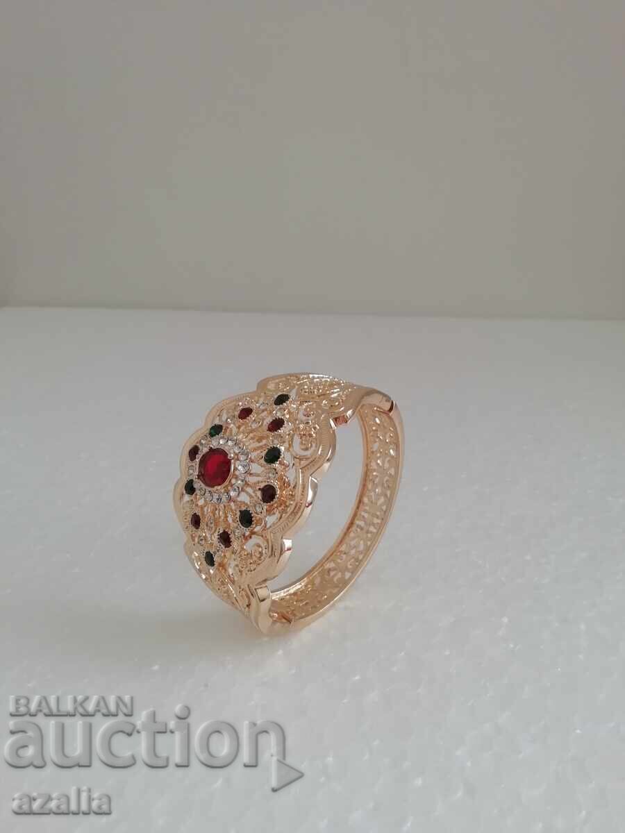 Дамска гривна, златиста с камъчета с цена 13.00 лв. | € 6.65