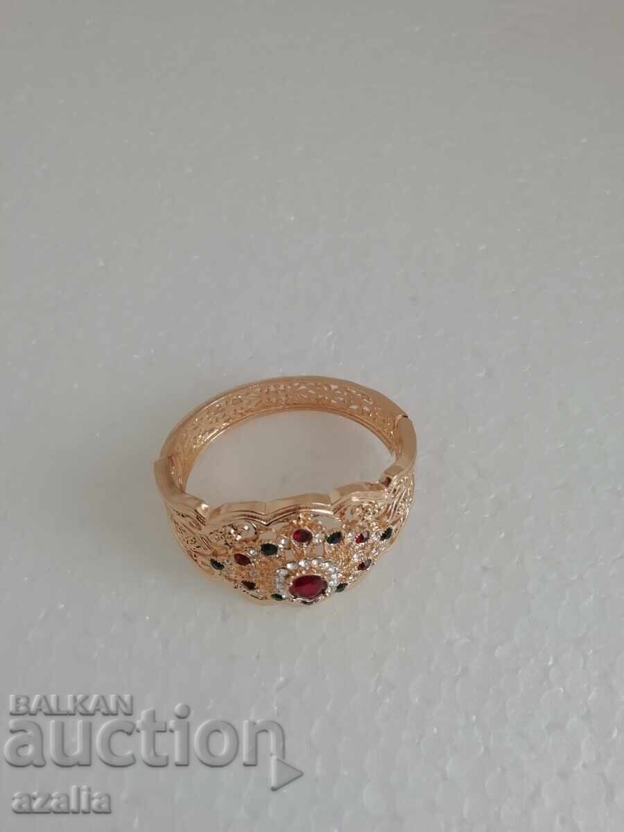 Дамска гривна, златиста с камъчета