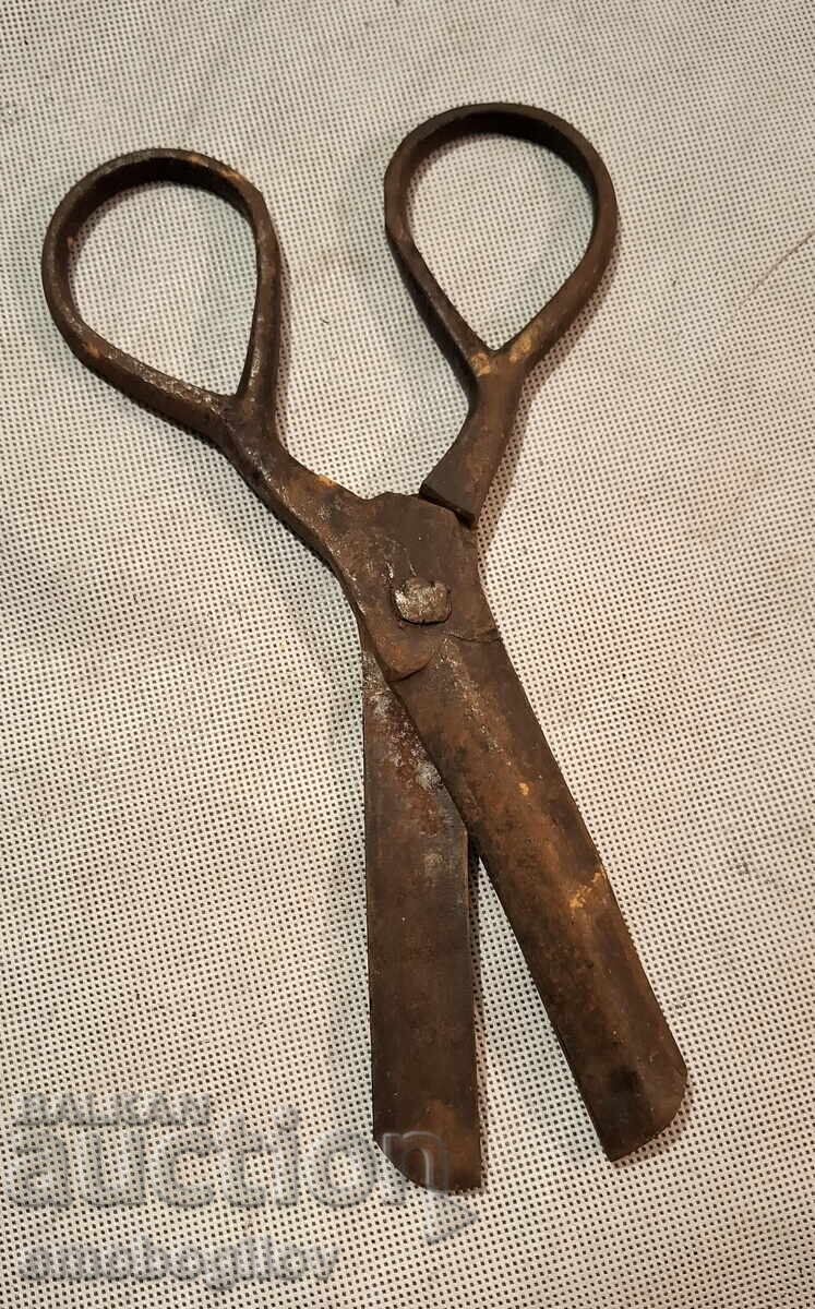 Масивна Стара Кована Ножица с цена 1.00 лв. | € 0.51