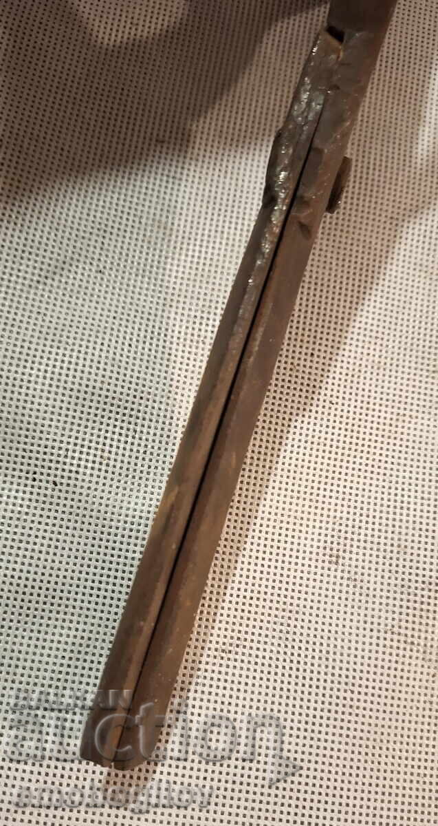 Доставка на Масивна Стара Кована Ножица