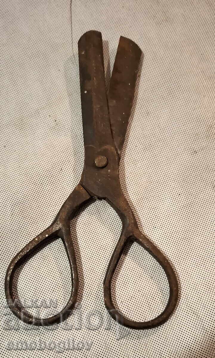 Масивна Стара Кована Ножица