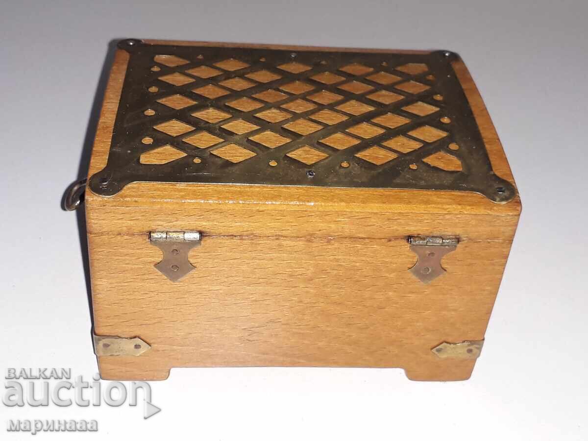 Аукцион СТАРА КУТИЯ. САНДЪЧЕ. ДЪРВО, БРОНЗ Аукцион СТАРА КУТИЯ. САНДЪЧЕ. ДЪРВО, БРОНЗ