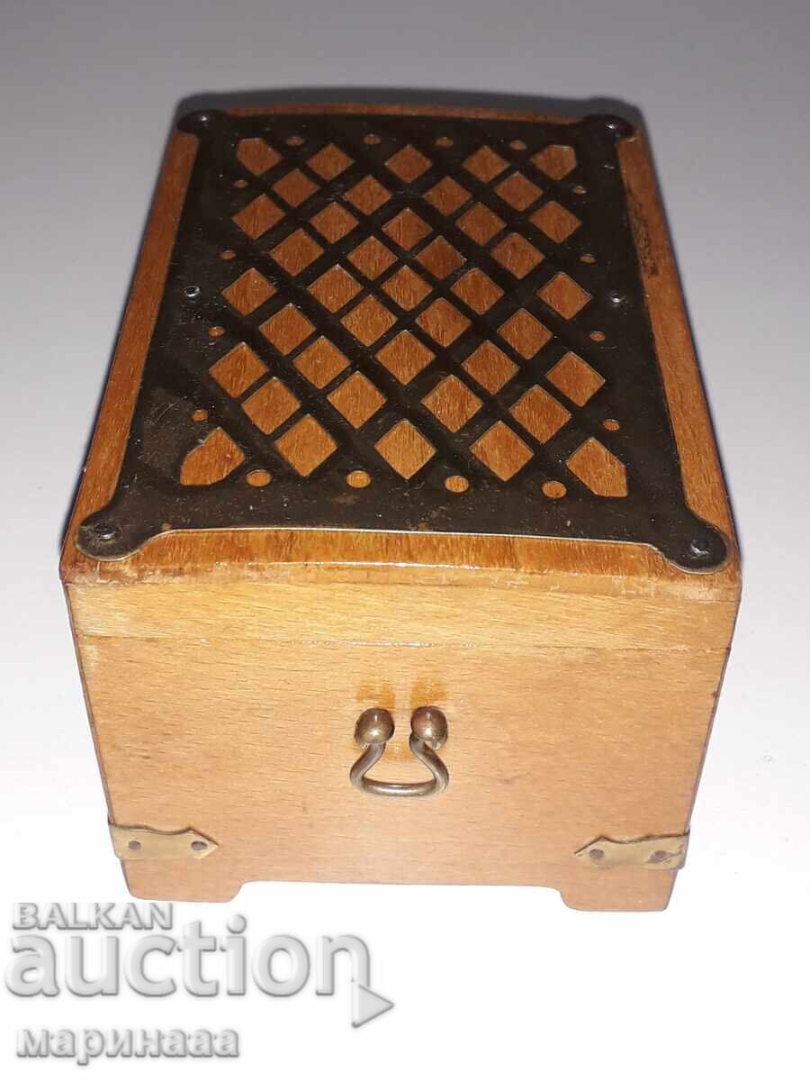 СТАРА КУТИЯ. САНДЪЧЕ. ДЪРВО, БРОНЗ - 7 СТАРА КУТИЯ. САНДЪЧЕ. ДЪРВО, БРОНЗ - 7