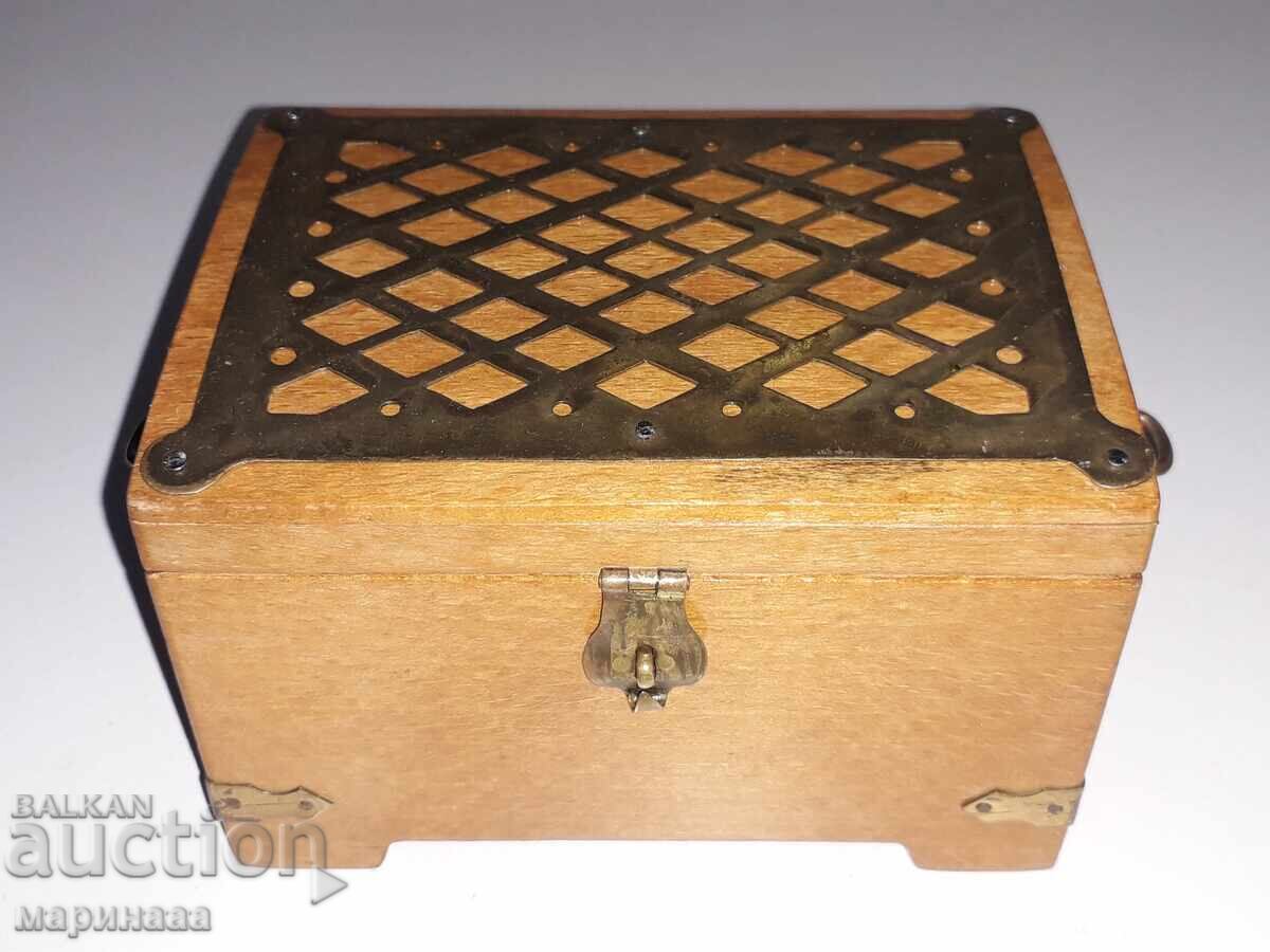 СТАРА КУТИЯ. САНДЪЧЕ. ДЪРВО, БРОНЗ СТАРА КУТИЯ. САНДЪЧЕ. ДЪРВО, БРОНЗ