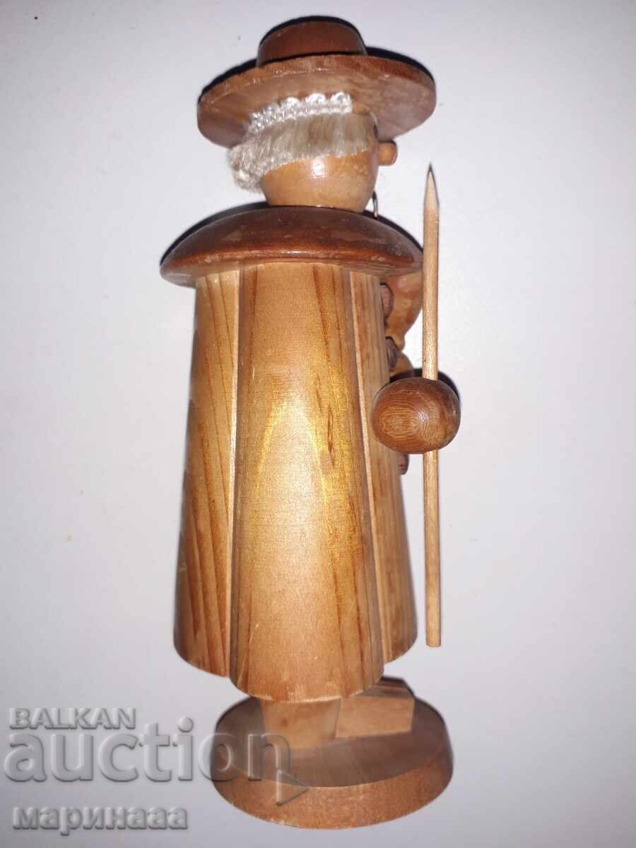 ФИГУРА ''ПУШАЧ''. ДЪРВО с цена 7.00 лв. | € 3.58 ФИГУРА ''ПУШАЧ''. ДЪРВО с цена 7.00 лв. | € 3.58