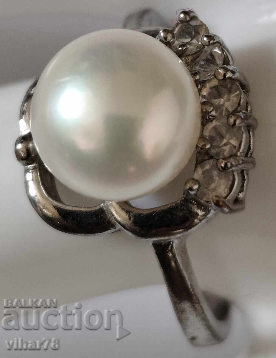 Auction  Ladies ring