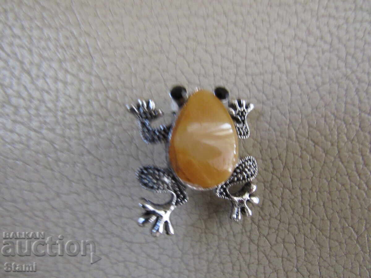 Brooch-frog made of high-quality Baltic amber with price 34.00 BGN | € 17.38
