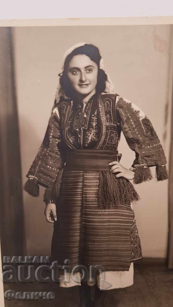 Βουλγαρική ταχυδρομική φωτογραφική κάρτα - Μακεδονική φορεσιά με τιμή 24.00 BGN | € 12.27