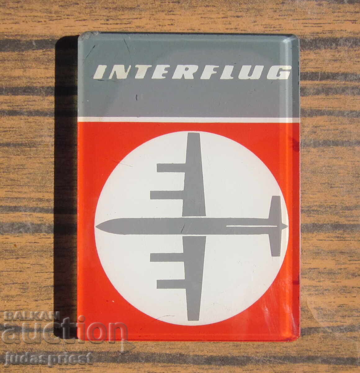 Γερμανικός καθρέφτης αεροσυνοδού της αεροπορικής εταιρείας Interflug Γερμανικός καθρέφτης αεροσυνοδού της αεροπορικής εταιρείας Interflug