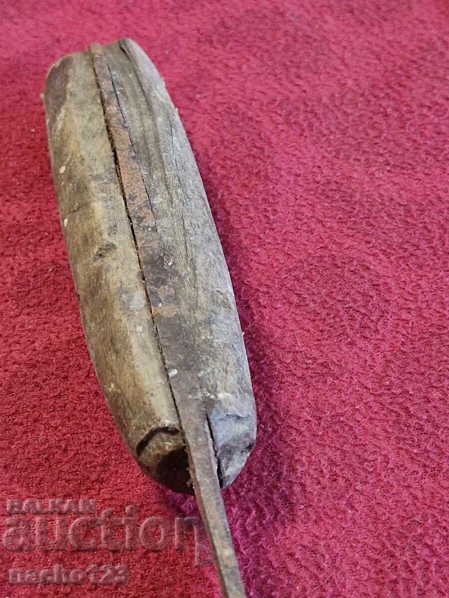 Authentic old knife with buffalo horn scales Authentic old knife with buffalo horn scales