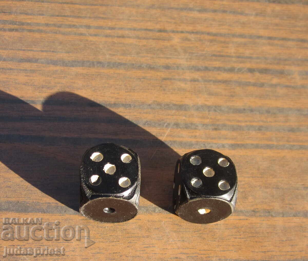Set of old bakelite dice, dice made of bakelite with price 10.00 BGN | € 5.11 Set of old bakelite dice, dice made of bakelite with price 10.00 BGN | € 5.11