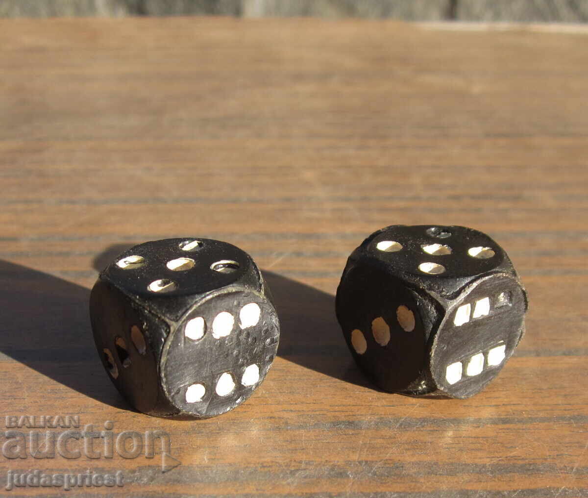 Delivery of Set of old bakelite dice, dice made of bakelite Delivery of Set of old bakelite dice, dice made of bakelite