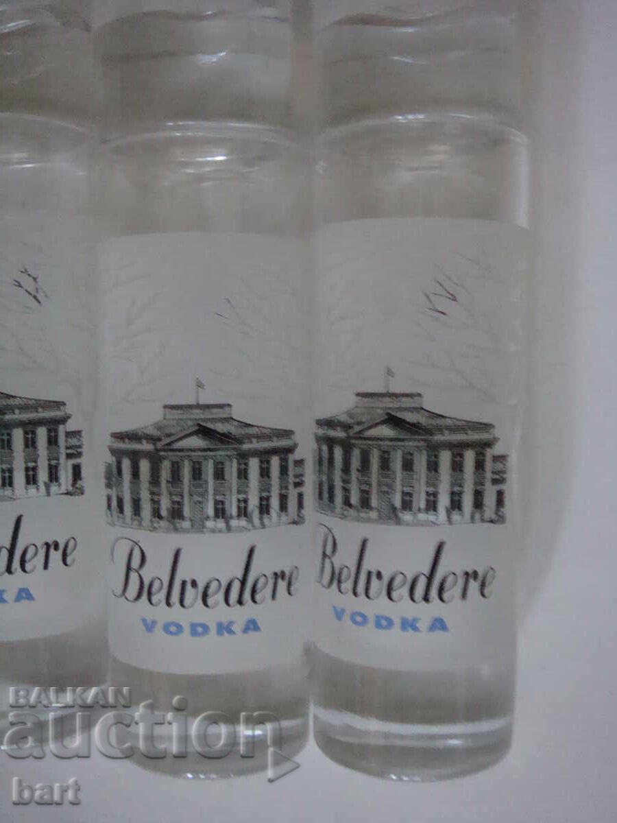 Доставка на 12 чашки за водка "Belvedere"