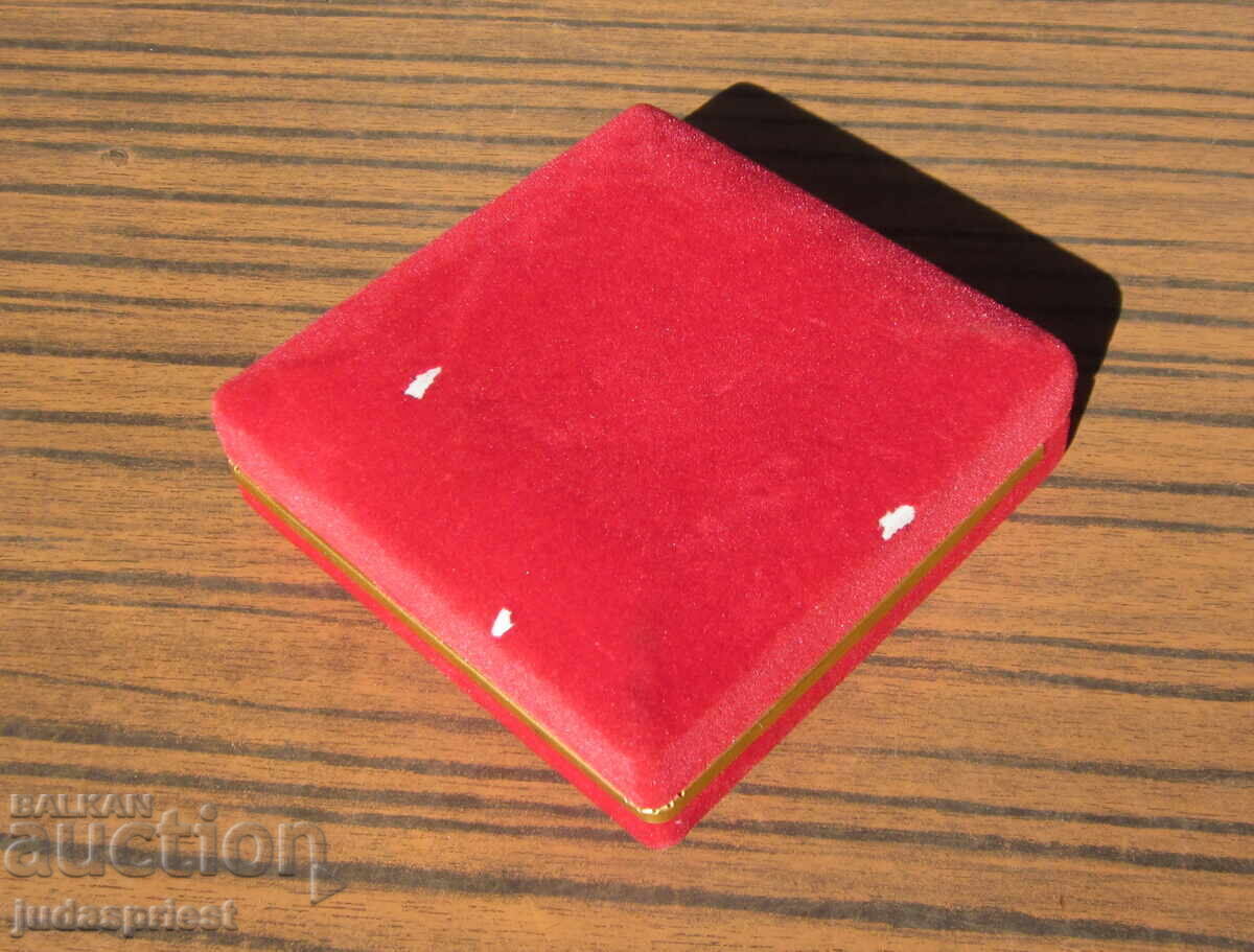 Delivery of Chinese Star Order Badge for Graduated Military Academy