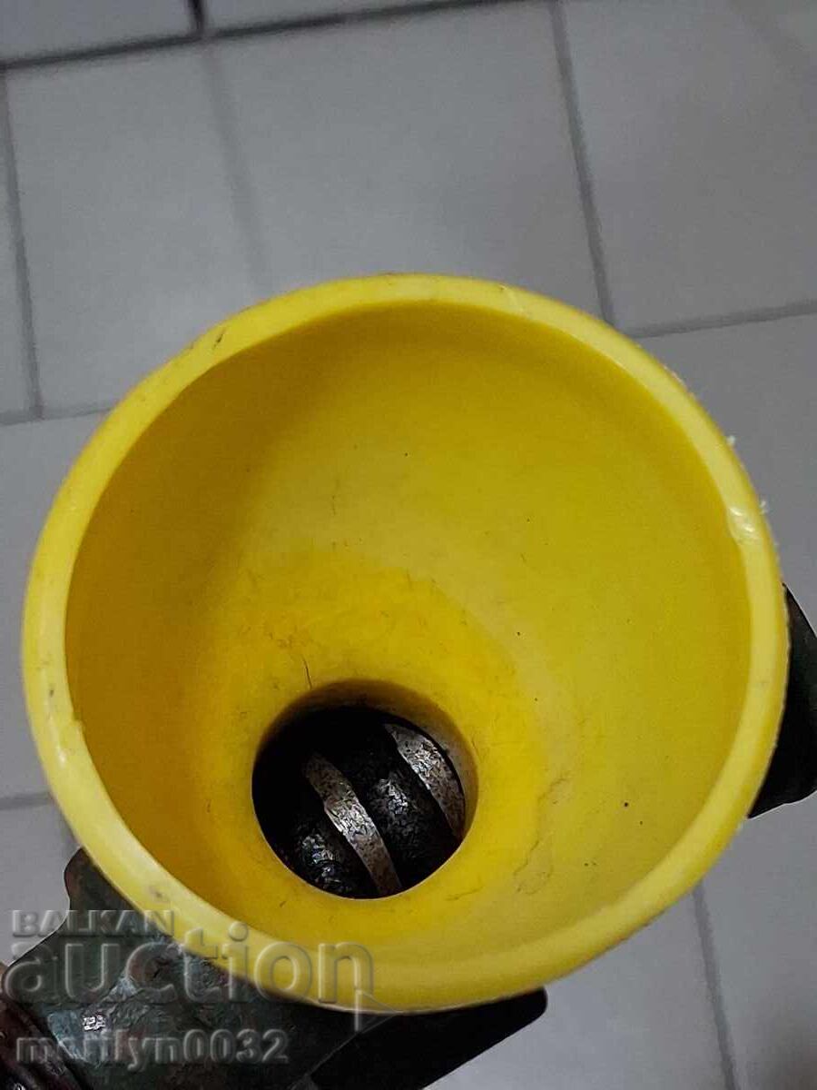 Доставка на Румънска мелачка за орехи и ядки машинка  60-те години