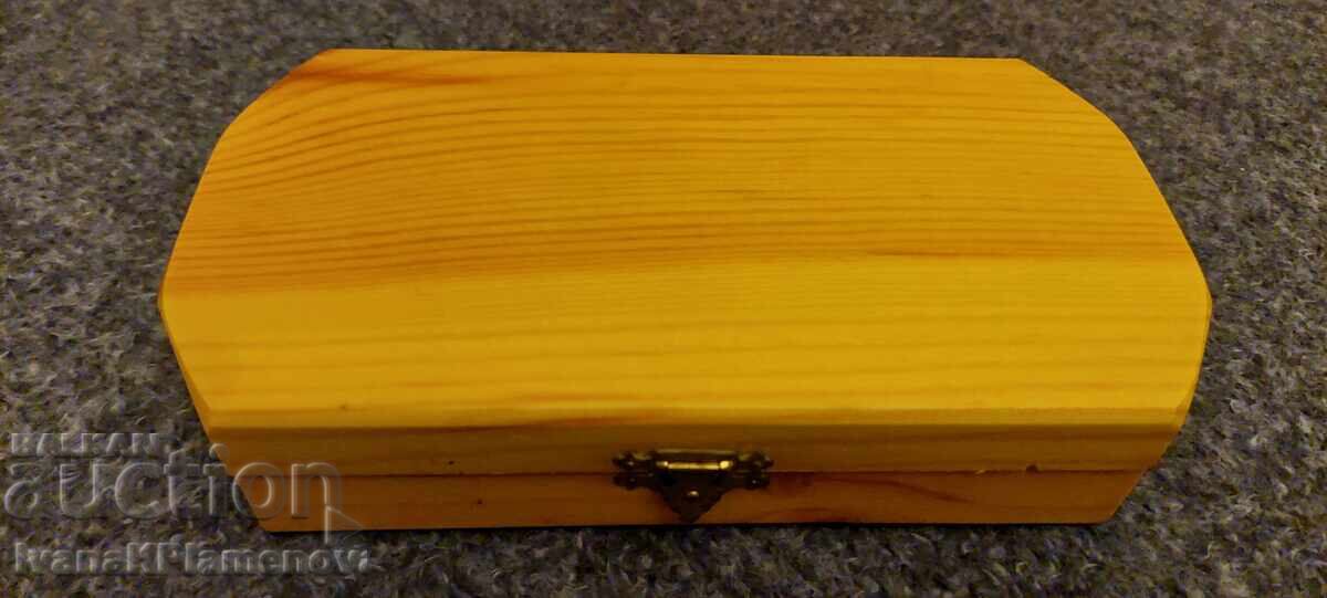 Аукцион Кутийка дървена за ценители отлична